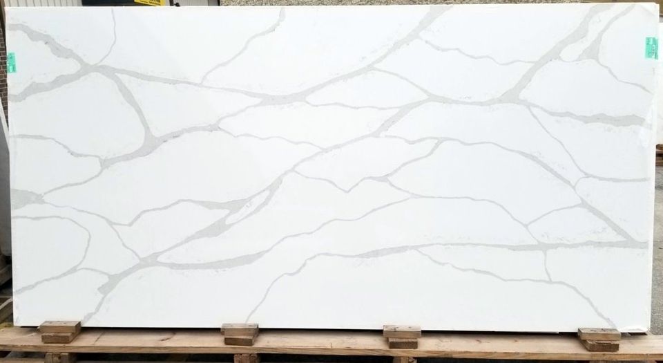 Cristallo Cielo quartz slab