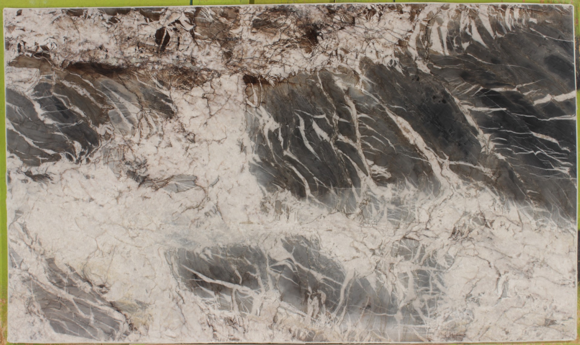 Vittara Crystal quartzite slab
